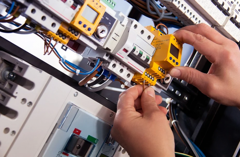 Artisan Electricien pour dépannage en urgence 24h/24 et 7j/7à Marseille